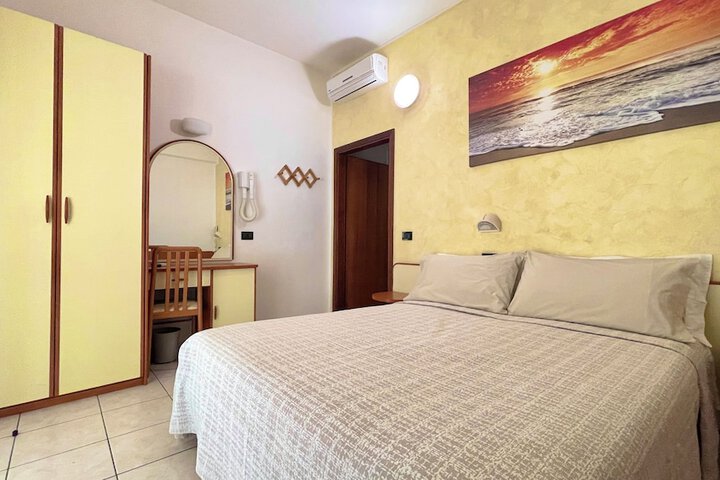 Room 15 of 87