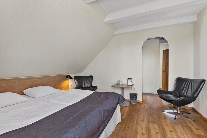 Room 4 of 30