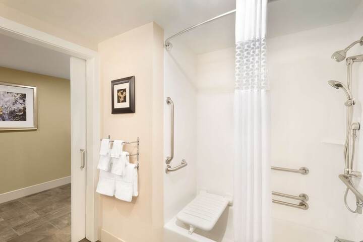 Room 11 of 26