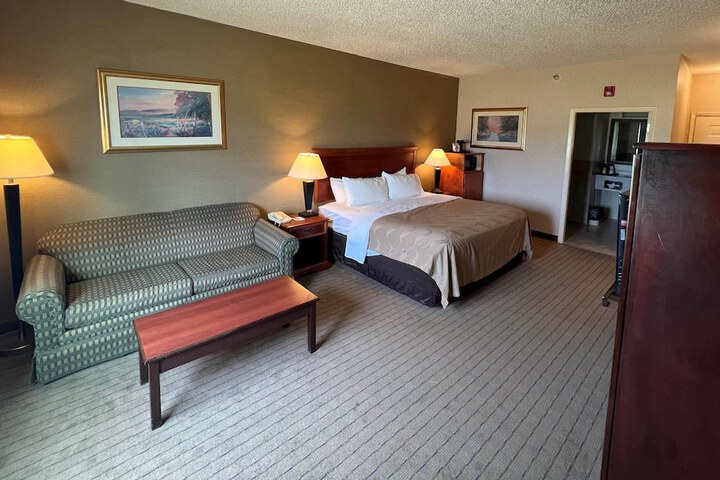 Room 6 of 23