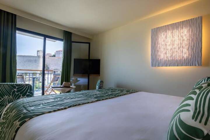 Room 10 of 60