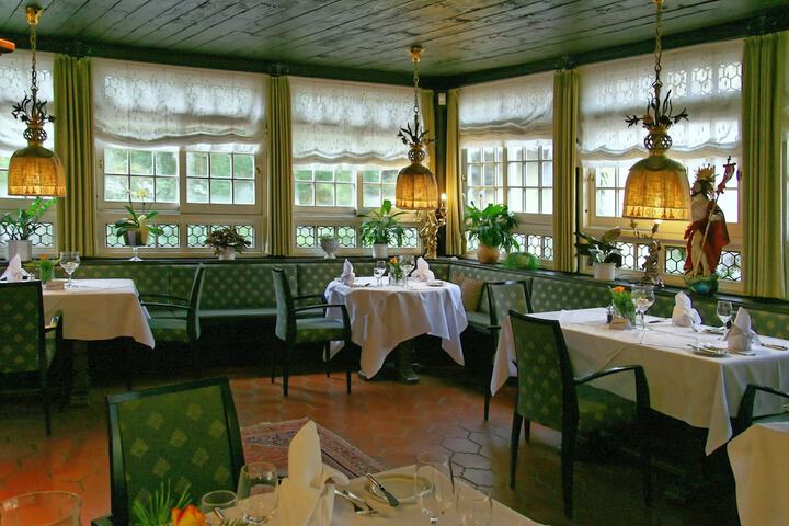Dining 54 of 75