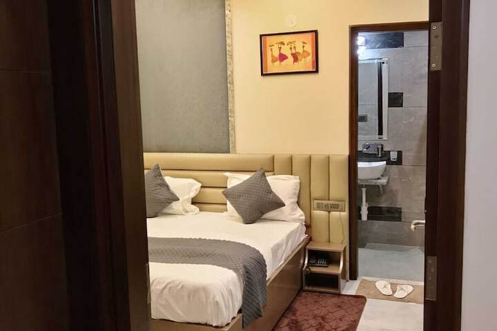 Room 3 of 7