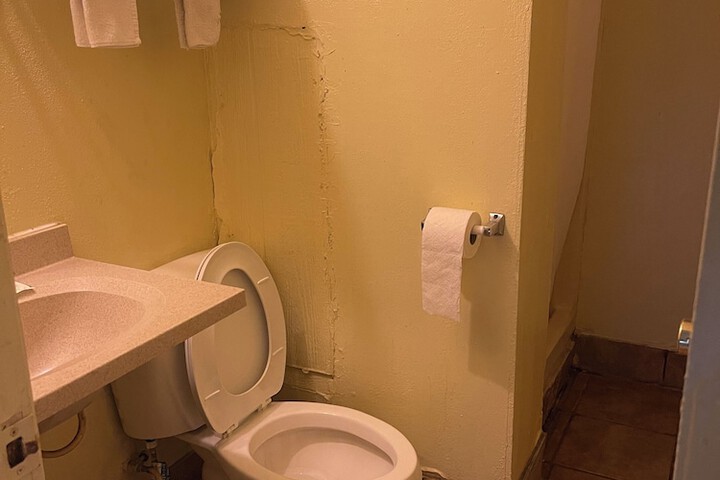 Room 10 of 13