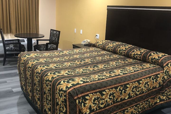 Standard | King Bed (3 of 27)