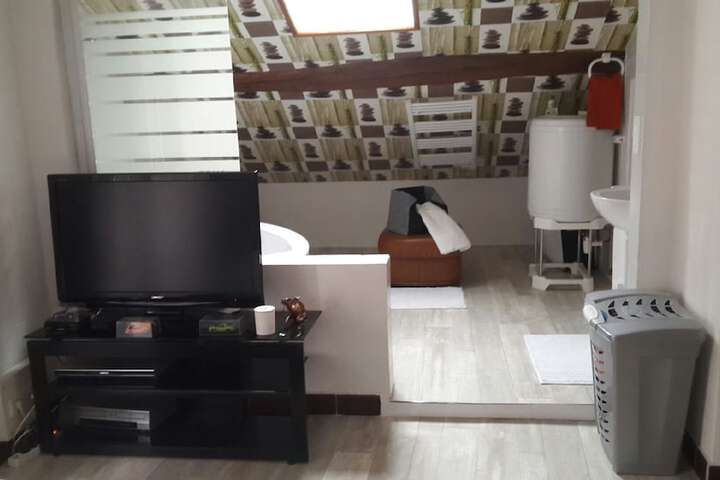 Room 8 of 12