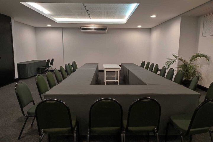 Ballroom/Hall 90 of 103
