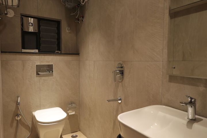 Room 12 of 18