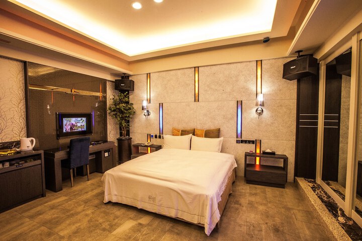 Room 27 of 216