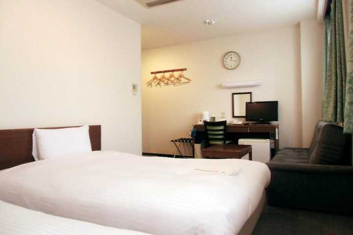 Room 16 of 37