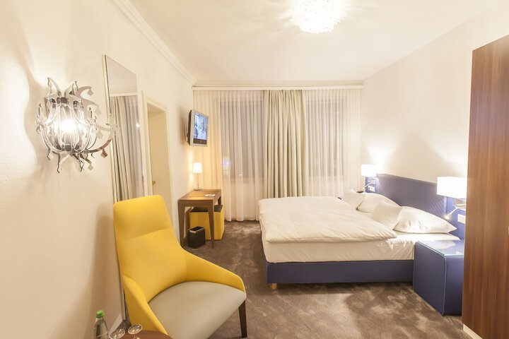Room 6 of 64