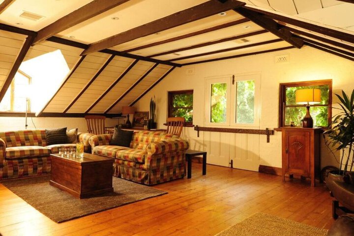 HUMMINGBIRD ECO RETREAT