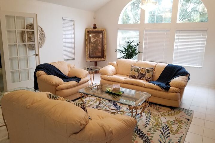 Room 11 of 27