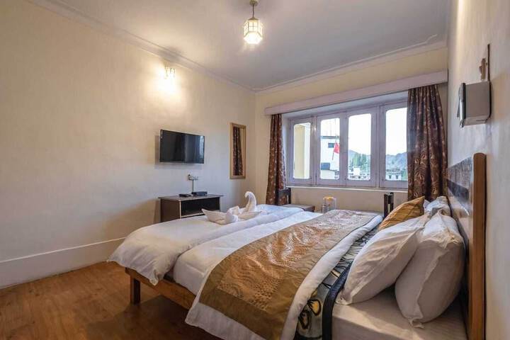 Room 2 of 25