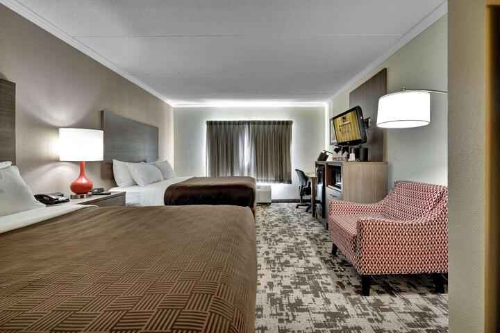 2 Queen Beds (5 of 15)