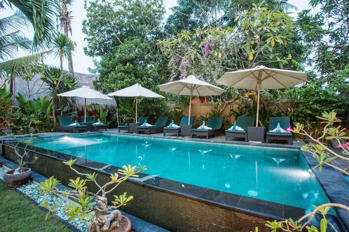Hotel Pool