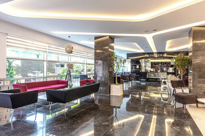 Guest Lobby