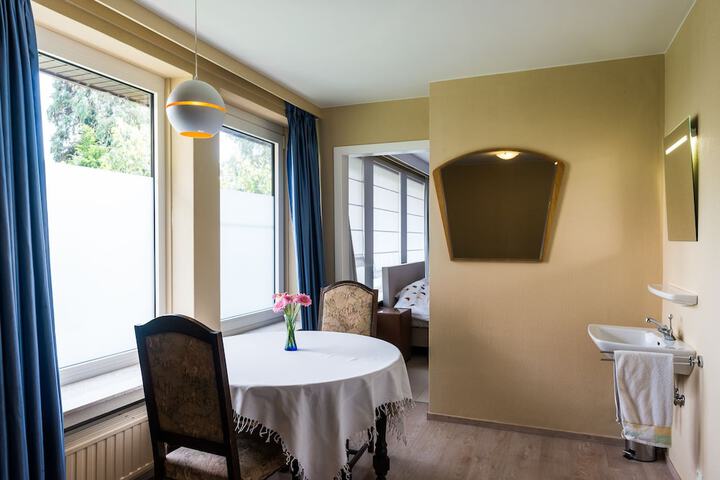 Room 6 of 38