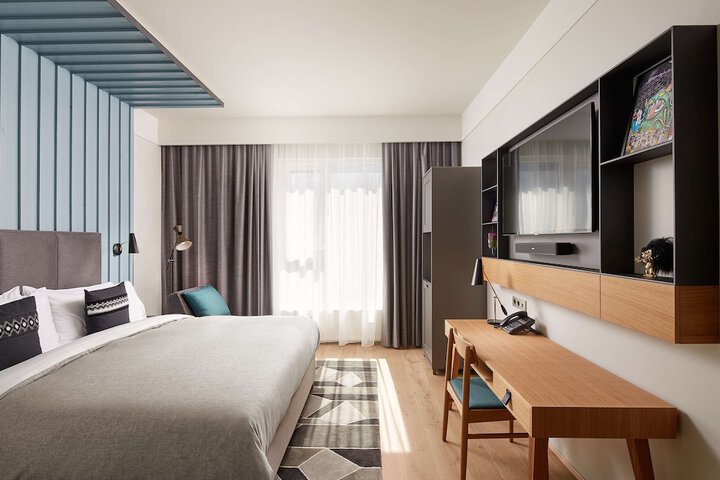 Room 52 of 106