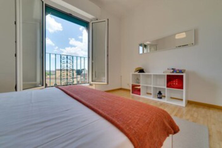 Room 11 of 24