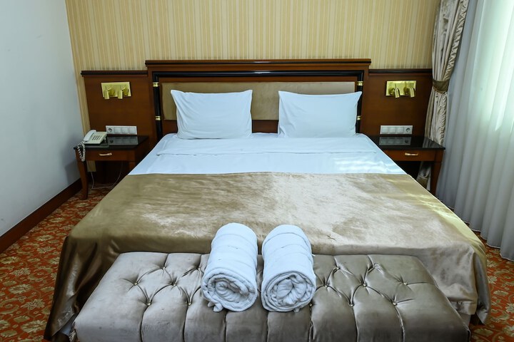 Room 10 of 11