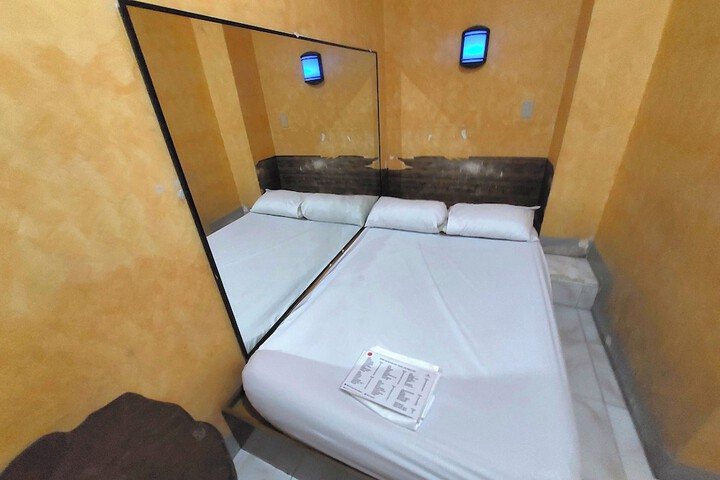 Room 14 of 24