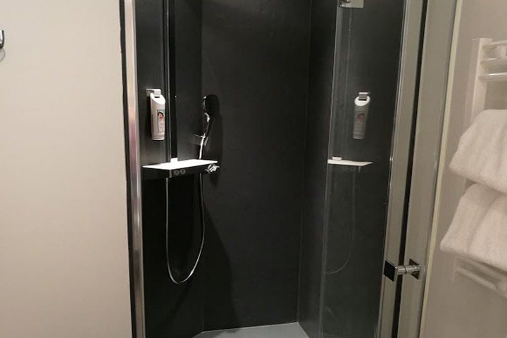 Room 27 of 59