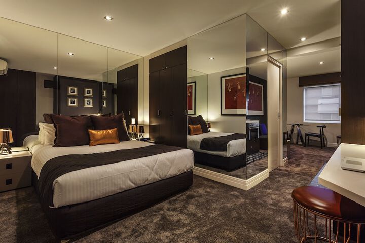 Room 8 of 33