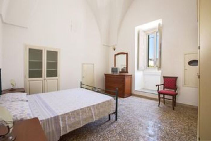 Room 9 of 34