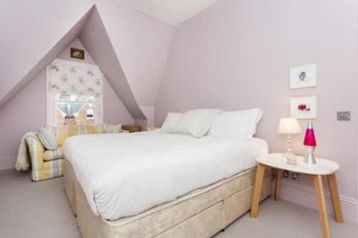 Room 9 of 18