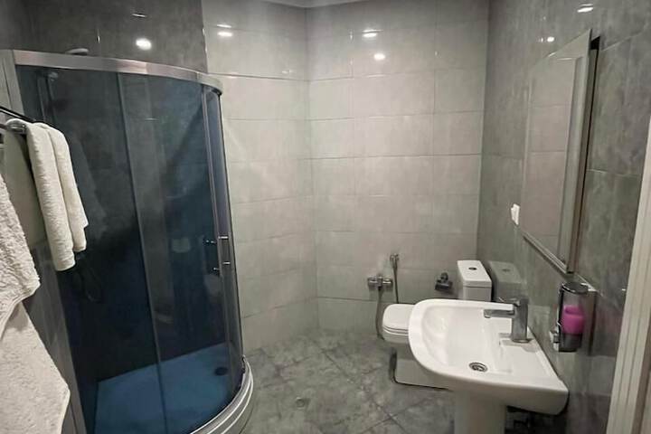 Room 8 of 18