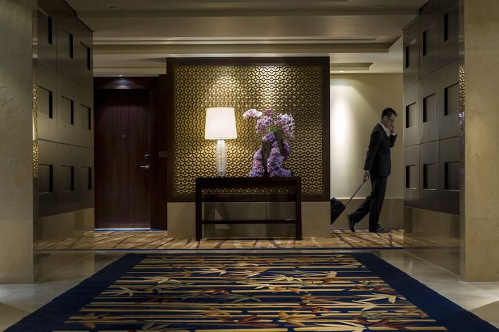 Ballroom/Hall 83 of 107