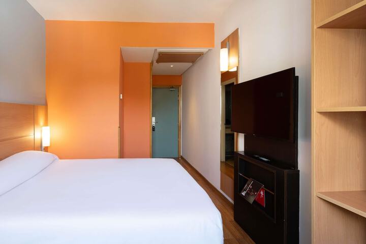Room 16 of 162