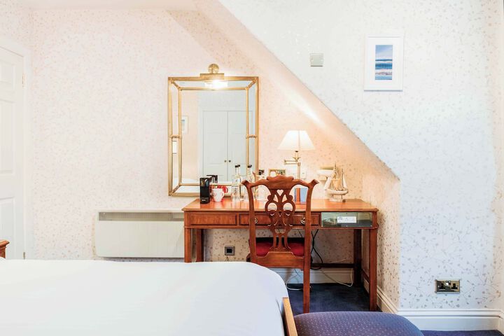 Room 6 of 68