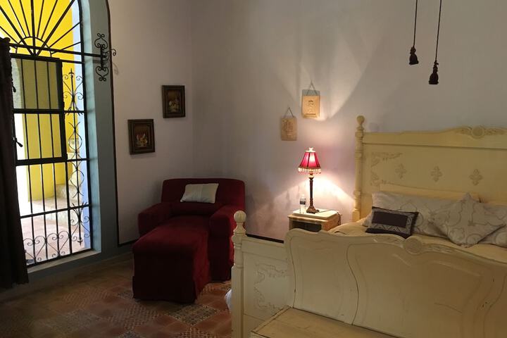 Room 18 of 106