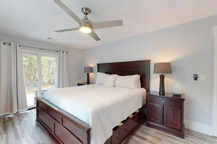 Room 4 of 16