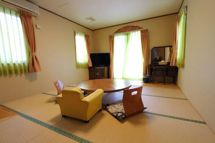 Room 13 of 38