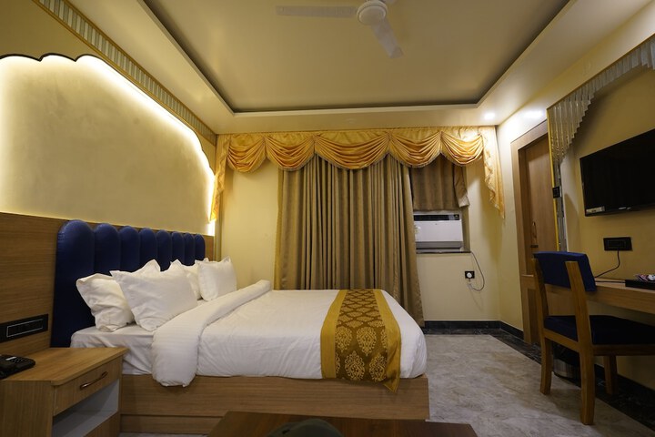 Room 10 of 26