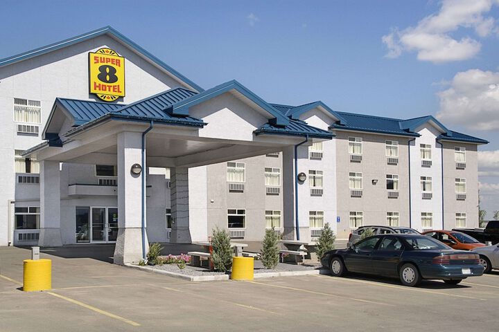 Super 8 by Wyndham Fort Saskatchewan in Fort Saskatchewan, AB
