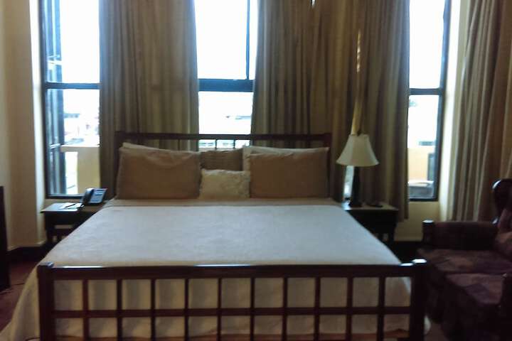 Room 9 of 48