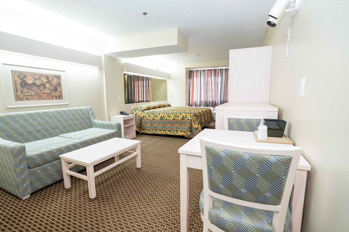 Deluxe King Bed (6 of 12)