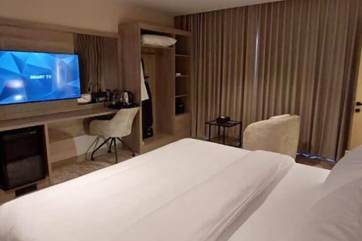 Room 2 of 19