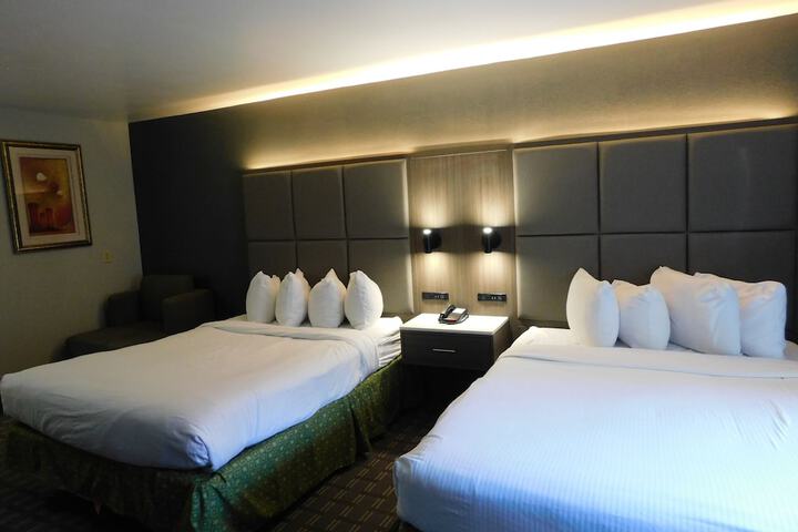 2 Queen Beds Deluxe Room (36 of 41)