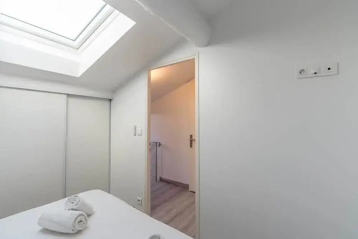 Room 7 of 13