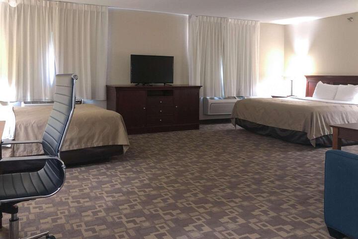 Business King Bed (3 of 5)