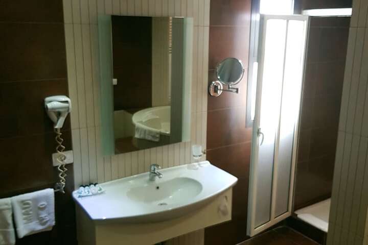 Room 35 of 64