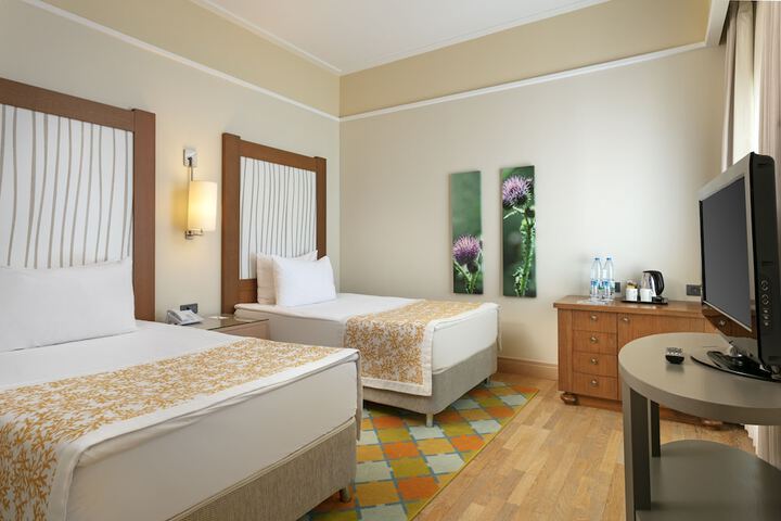 Room 25 of 164