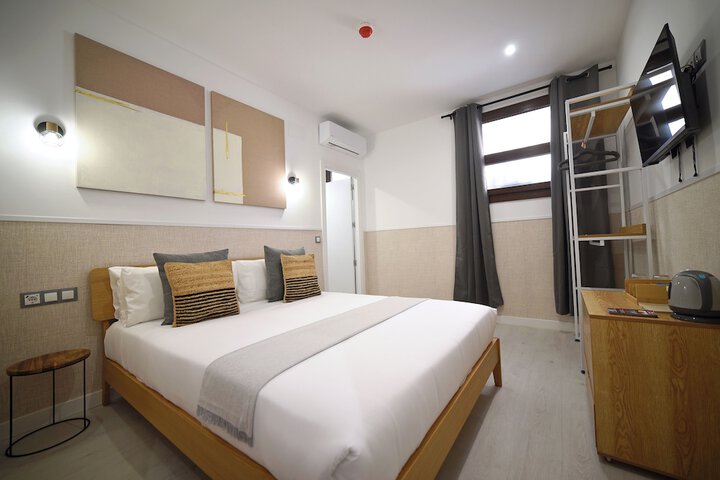 Room 37 of 77