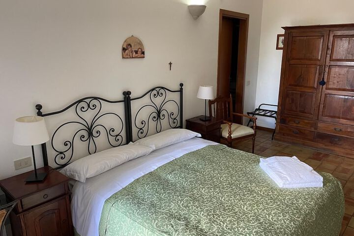 Room 9 of 49