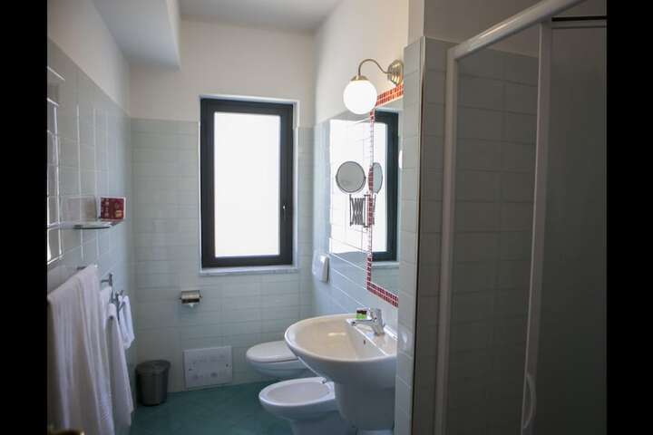 Room 18 of 32